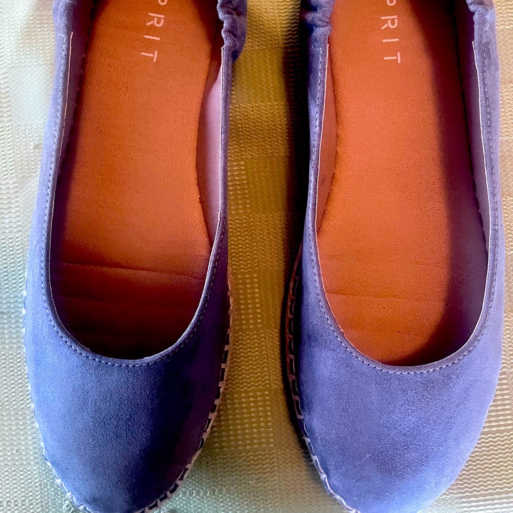 Esprit Women’s slip on shoe. Size 9.5. Worn once. Grey